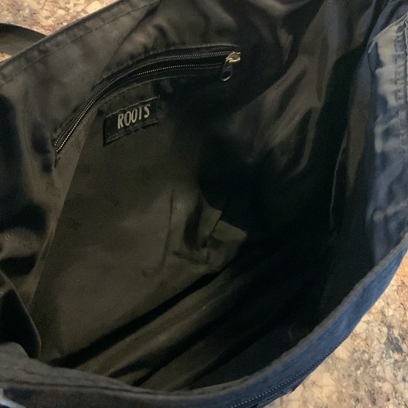 Messenger Roots bag with cross body shoulder strap - Picture 9 of 11